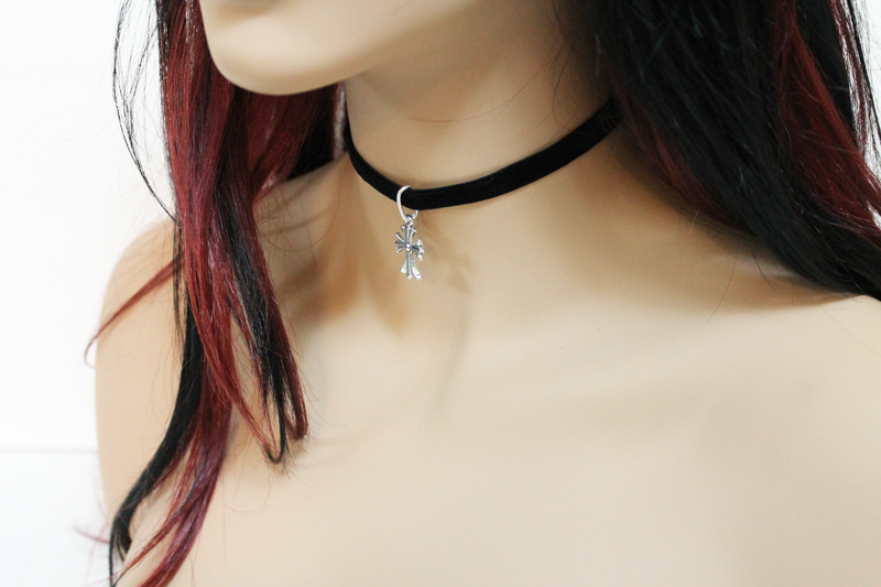 Thumbnail: Celtic Cross Black Velvet Choker