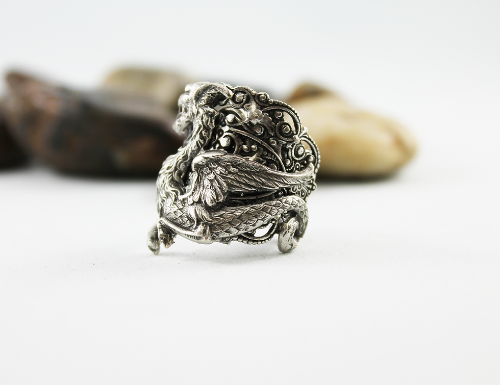 Thumbnail: Medieval Dragon Ring