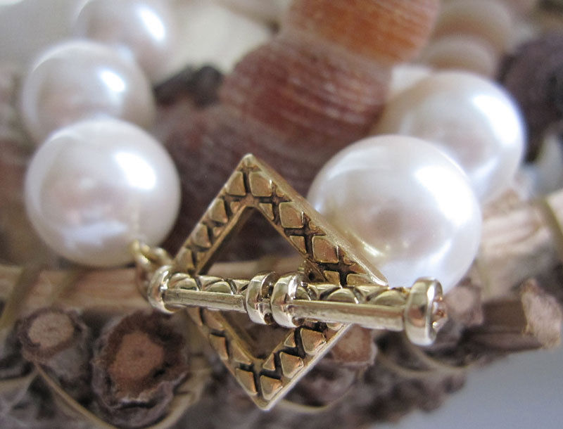 Thumbnail: Knotted Ivory Pearl Bracelet