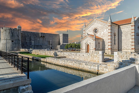 Medieval Fort Veliki Kaštio and St. Blaise`s Church in Ston, Croatia - Dreamstime.jpg