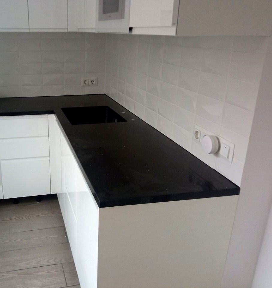 Миниатюра: Кухонная столешница из искусственного камня Атем Black 1000М