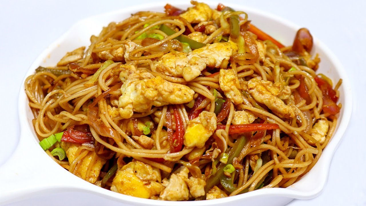 CHICKEN HAKKA NOODLES
