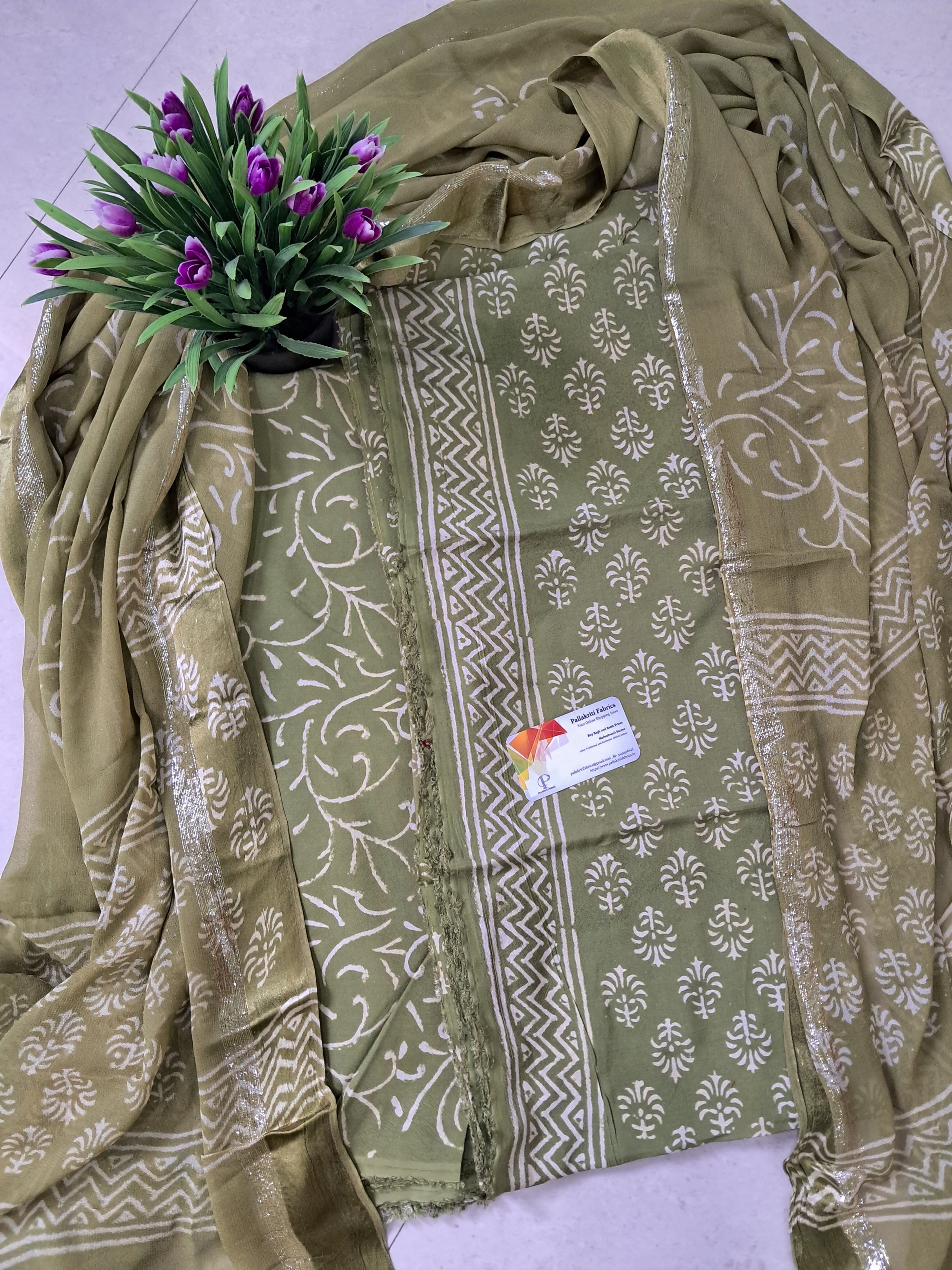 100% Muslin fabric printedSuit - Unstitched with Stitching option