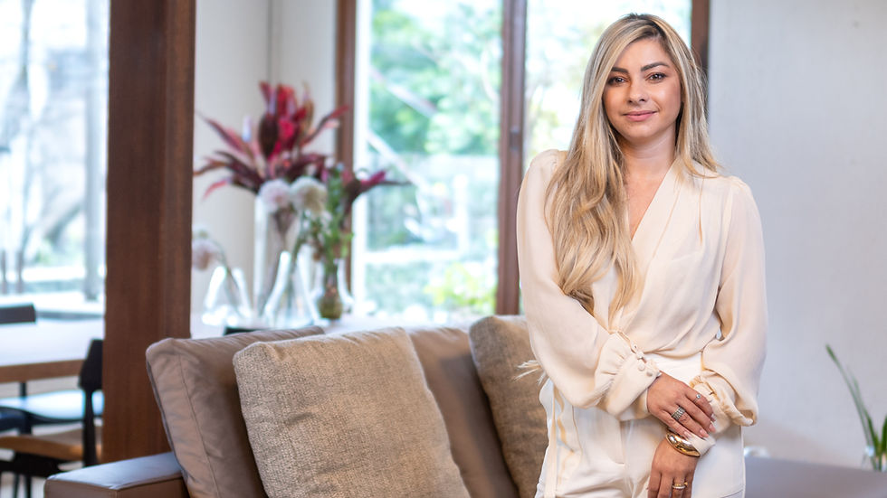Especialista em gestão de negócios e branding, Paola Duarte investe na criação de cadeias produtivas éticas e busca de geração de renda para comunidades indígenas e ribeirinhas. “Queremos unir o design regenerativo, a arte contemporânea e a economia criativa”. Foto: Bruno Hannelt