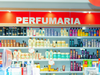 Como Dermocosméticos e Perfumaria Estão Redefinindo o Lucro nas farmácias