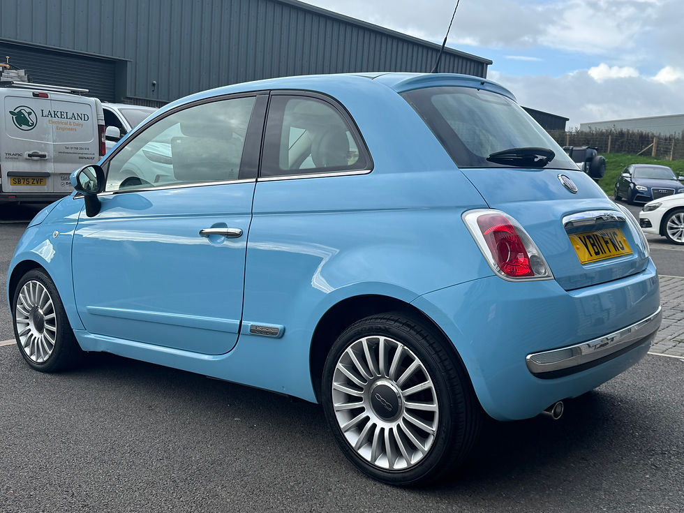 Thumbnail: 2011 Fiat 500 Lounge