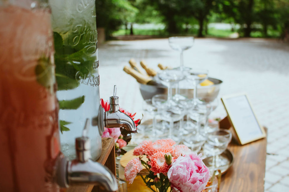 Horst, Sektempfang, Horst on Tour, Hochzeit, mobile Bar, Pop up Bar, Foodtruck, Barkeeper, München, Glockenbach, Hinterhof Hochzeit, Gartenhochzeit, Wedding Drinks, Barwagen, kirchliche Trauung, Unterhaching, Kirche
