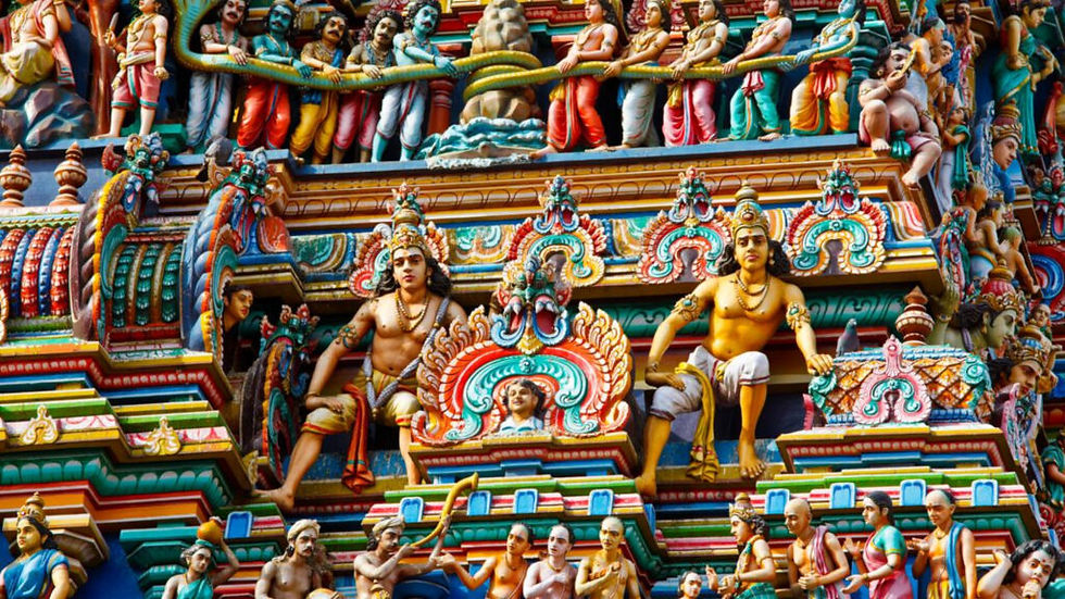 torre monumental, conhecida como gopuram, de um templo hindu na Índia, como o Templo Kapaleeshwarar em Chennai