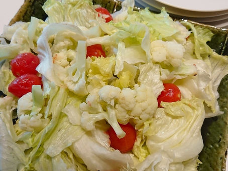 レタスとプチトマトのサラダ