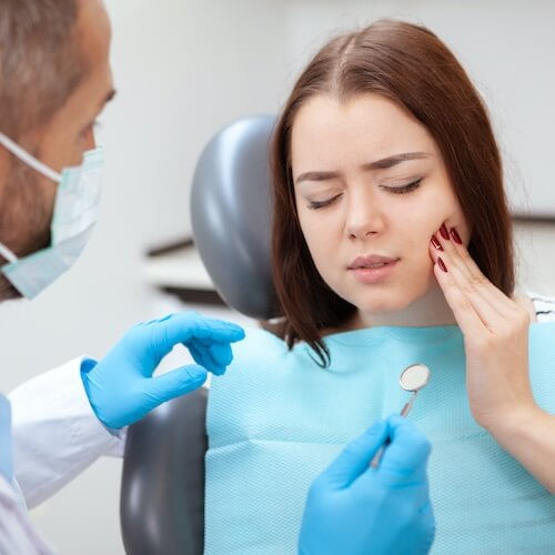 Oran Çankaya Ankara Funda Sarıkaya Diş Kliniği’nde diş hekimi kontrolü.
