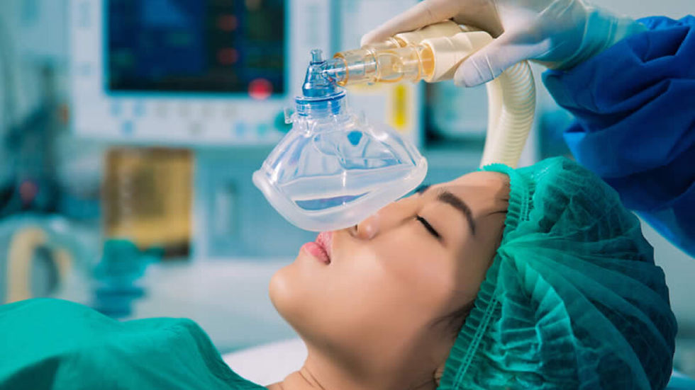 Sedasyon altında diş tedavisi gören bir hastanın rahatlatılmış hali.