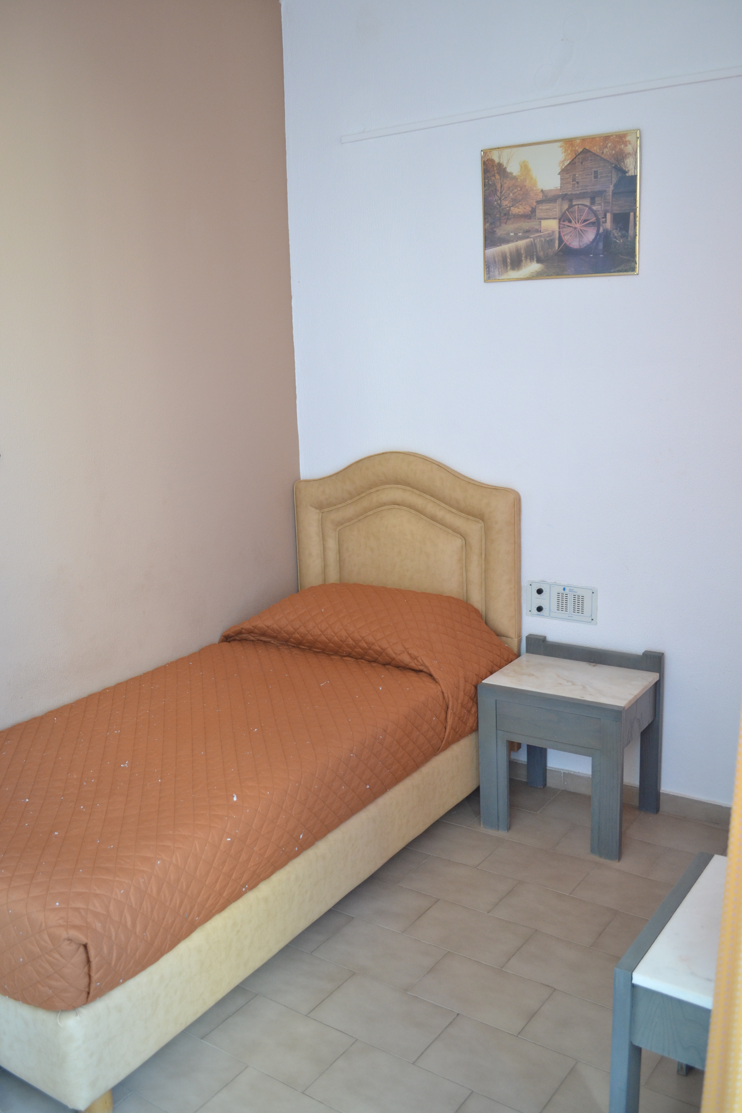 Standard single room