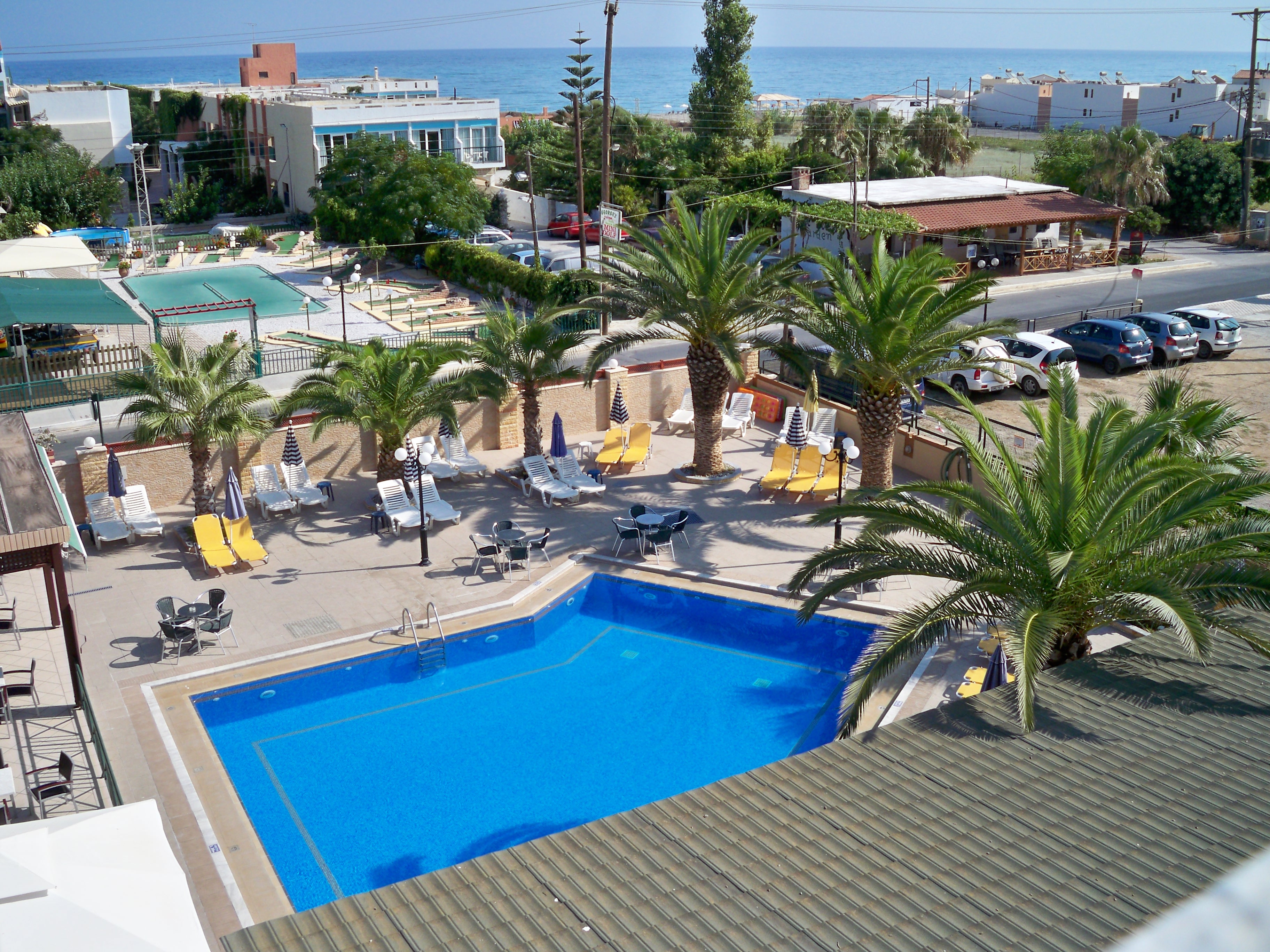 Swimming pool