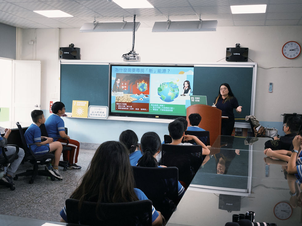 圖2：莊湘緹講師分享再生能源與傳統能源區別