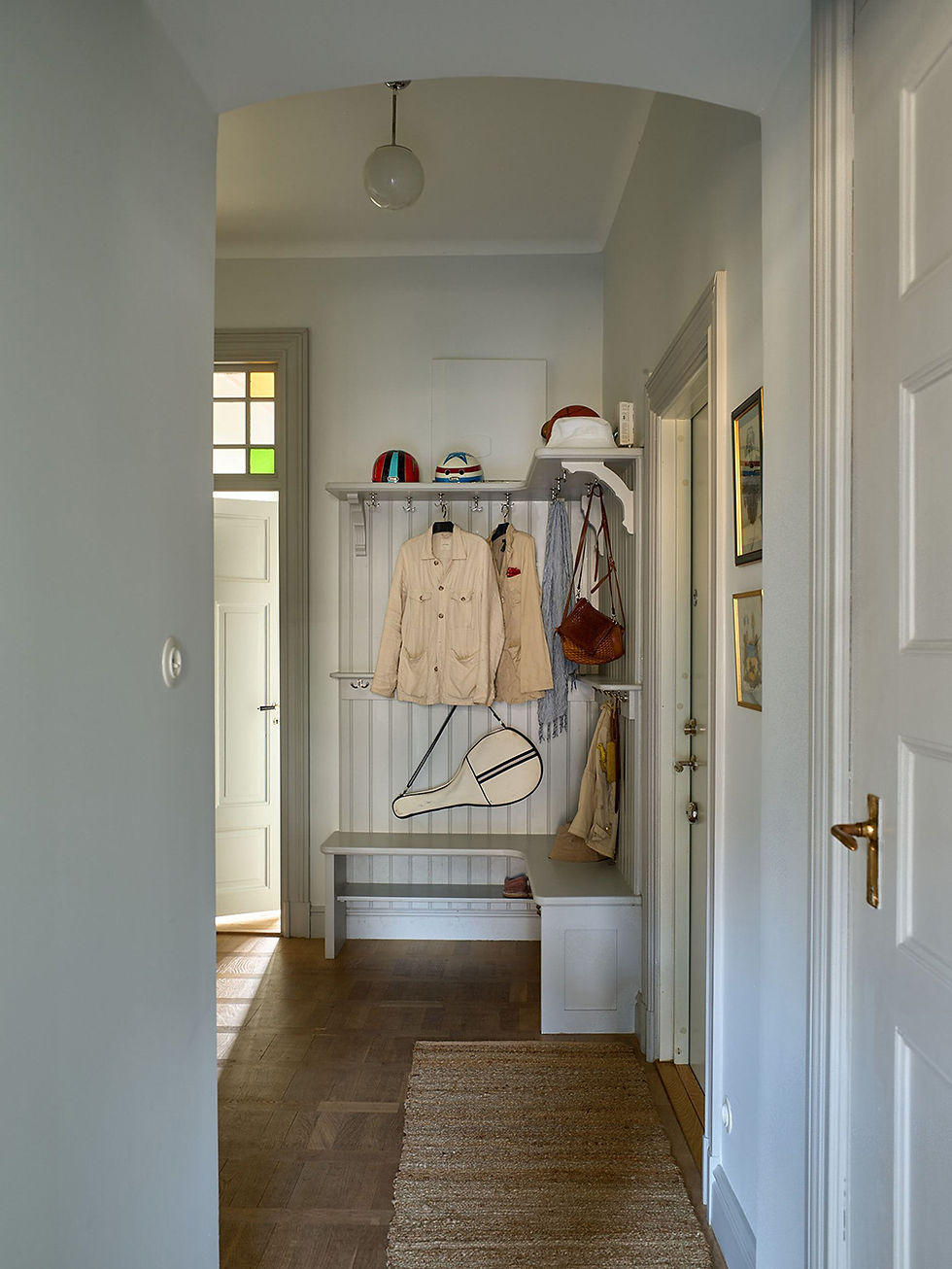 Entryway decorating ideas, front entryway ideas, foyer decorating ideas, entranceway ideas, entryway design, small foyer ideas for the entryway, entryway ideas, front entryway decor, front entry decor, entrance decor, hallway decorating, entry table decor, cosy living room, home decor ideas, modern entryway decor, entrance hall