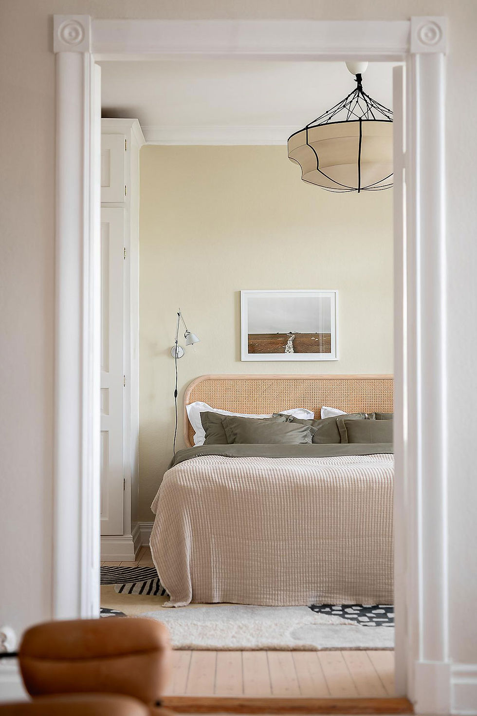 scandinavian bedroom, scandi bedroom, modern organic bedroom, modern cosy bedroom neutral, modern scandinavian bedroom, scandinavain interior bedroom, neutural bedroom, cosy bedroom, japandi bedroom