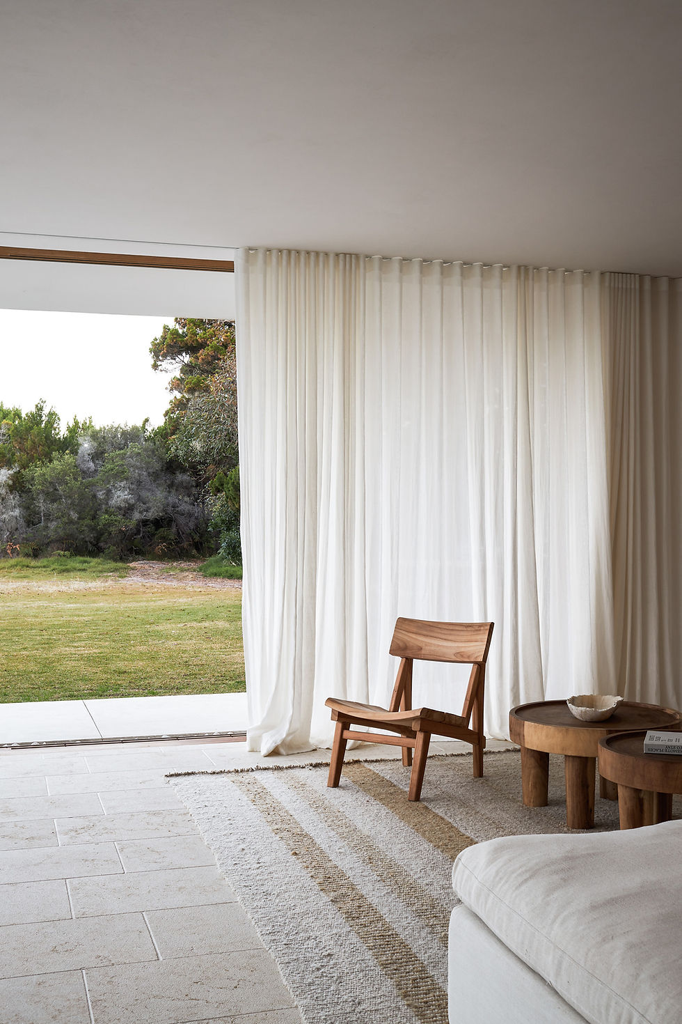organic modern style, modern organic home, organic modern interior design, modern organic decor, modern organic kitchen, organic modern home, earthy minimalist living room, organic modern mood board, Japandi interiors, organic modern apartment, organic modern home decor, organic style in interior design, organic modern farmhouse, modern organic living room decor