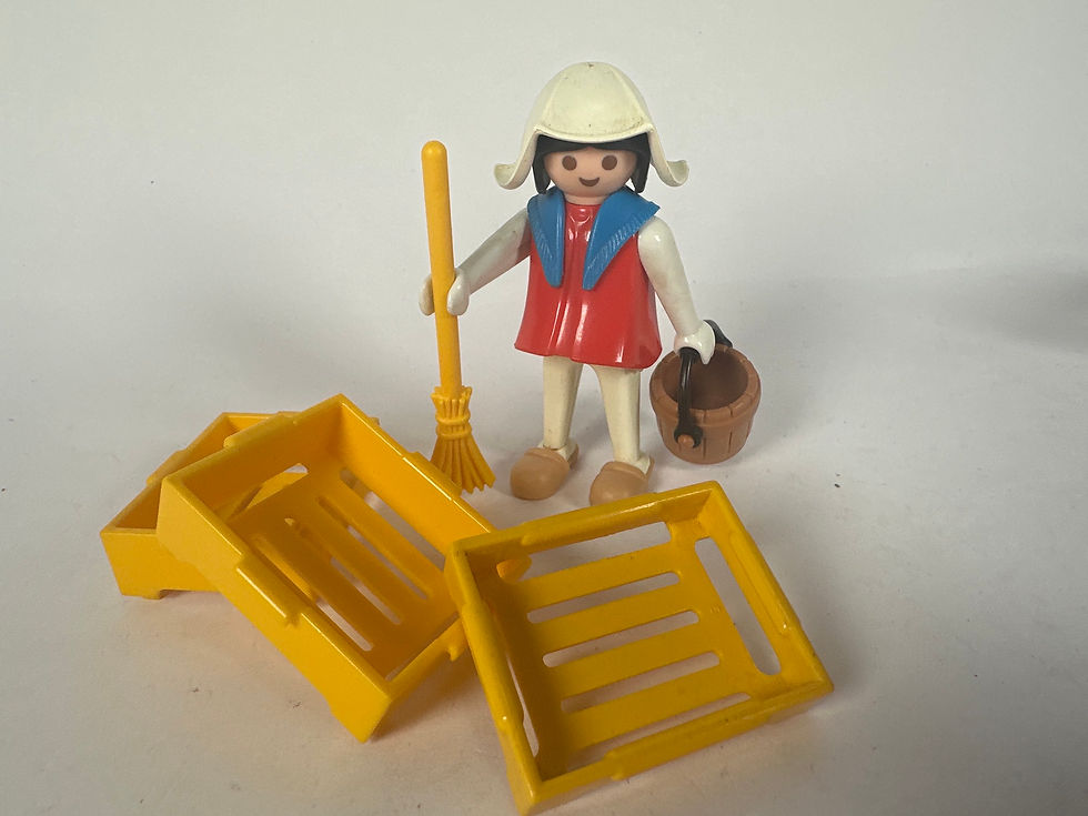 פליימוביל 3374 – חוואית הולנדית וינטג’ עם מגפי עץ, מטאטא ודלי (שנות ה-70)