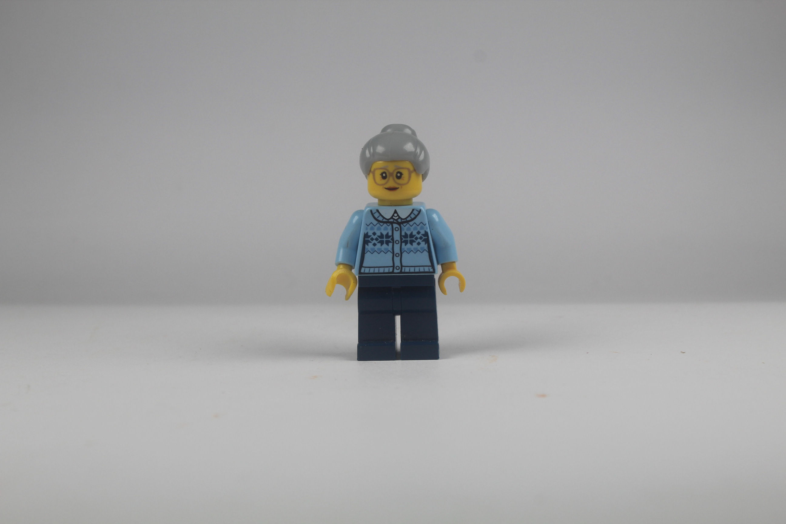 דמות לגו hol106 Grandmother