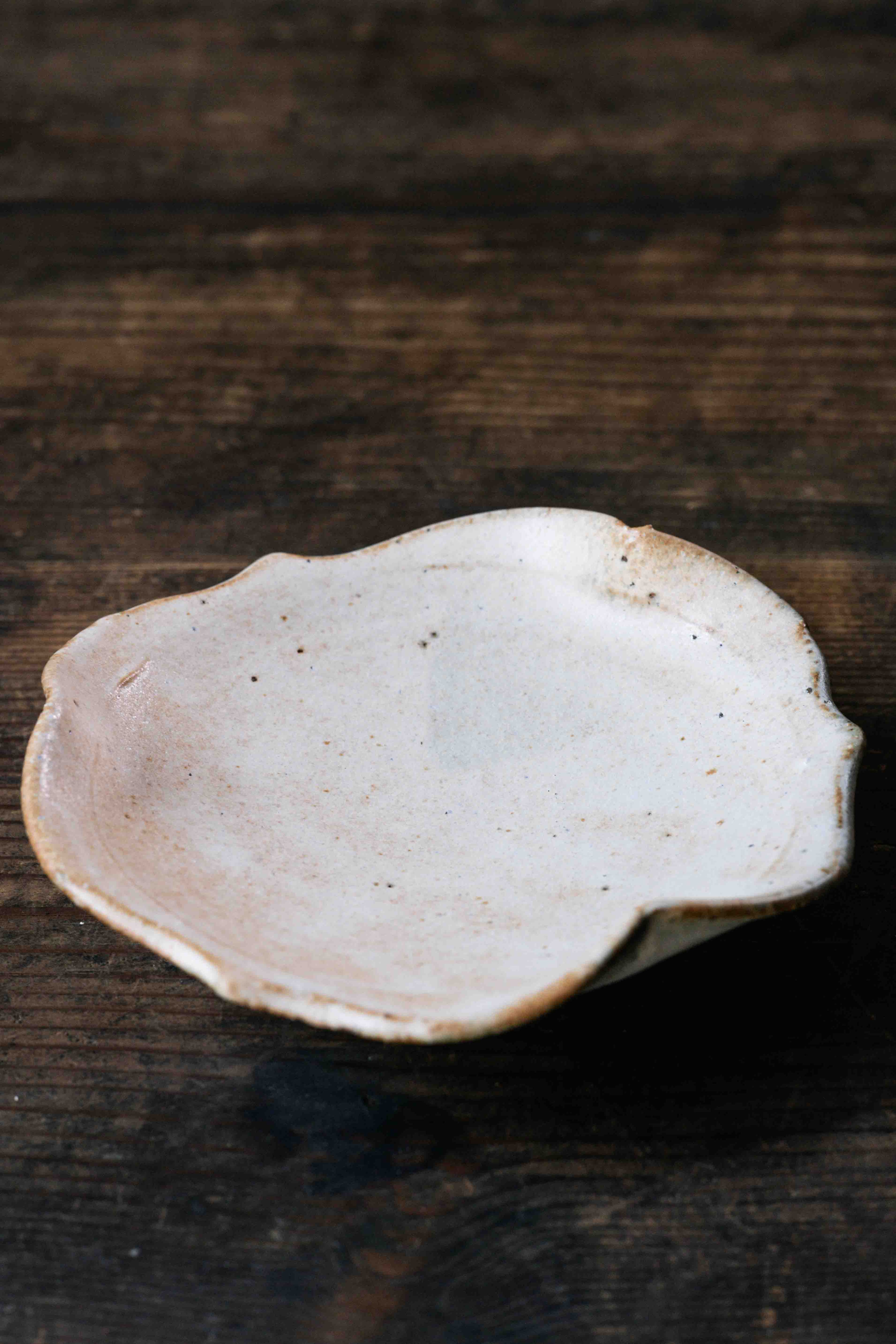 白マット輪花皿White Matt Flower Plate S