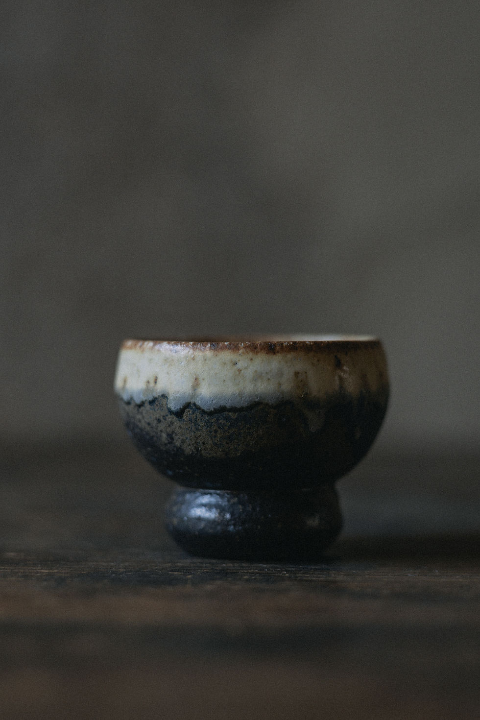 サムネイル： アンティークブラック丸お猪口Antique Black Round Sake Cup