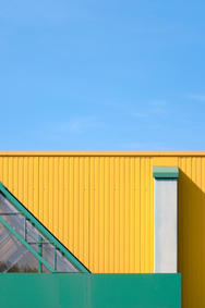 Minimalistische urbane Fotografie von Guido Klumpe in blau rot weiß gelb schwarz grün türkis