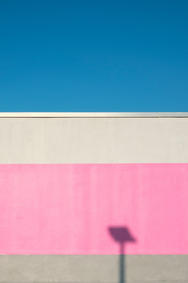 Minimalistische urbane Fotografie von Guido Klumpe in blau rot weiß gelb schwarz grün türkis