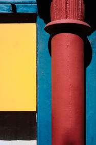 Minimalistische urbane Fotografie von Guido Klumpe in blau rot weiß gelb schwarz grün türkis