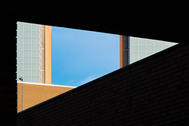 Minimalistische urbane Fotografie von Guido Klumpe in blau rot weiß gelb schwarz grün türkis