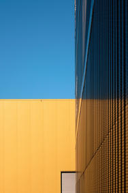 Minimalistische urbane Fotografie von Guido Klumpe in blau rot weiß gelb schwarz grün türkis