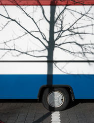 Minimalistische urbane Fotografie von Guido Klumpe in blau rot weiß gelb schwarz grün türkis