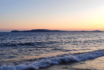 Plage à la Garde lors d'un coucher de soleil près de Toulon