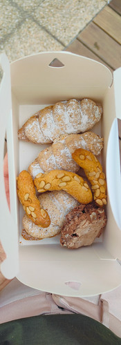 Biscuits in Toulon, priovençal traditions