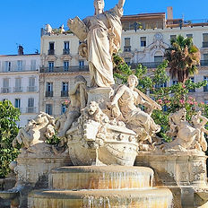 Fontaine de la Libération à Toulon, avec sa statue emblématique sur la Place de la Liberté, point central du centre-ville.