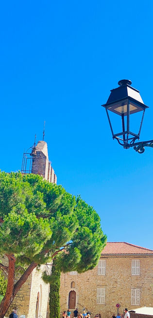 Vue au centre du village médiéval du Castellet