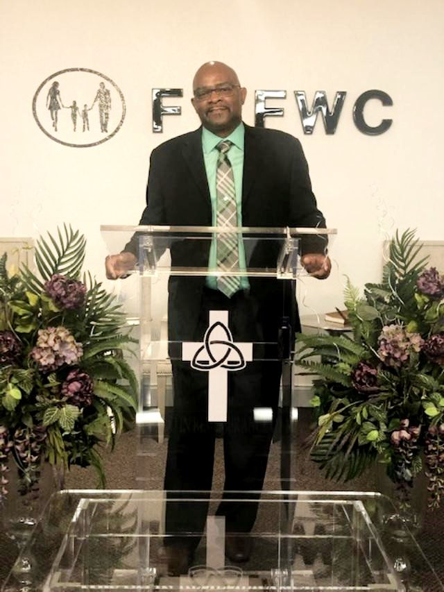 Pastor%20IMG_3607_edited