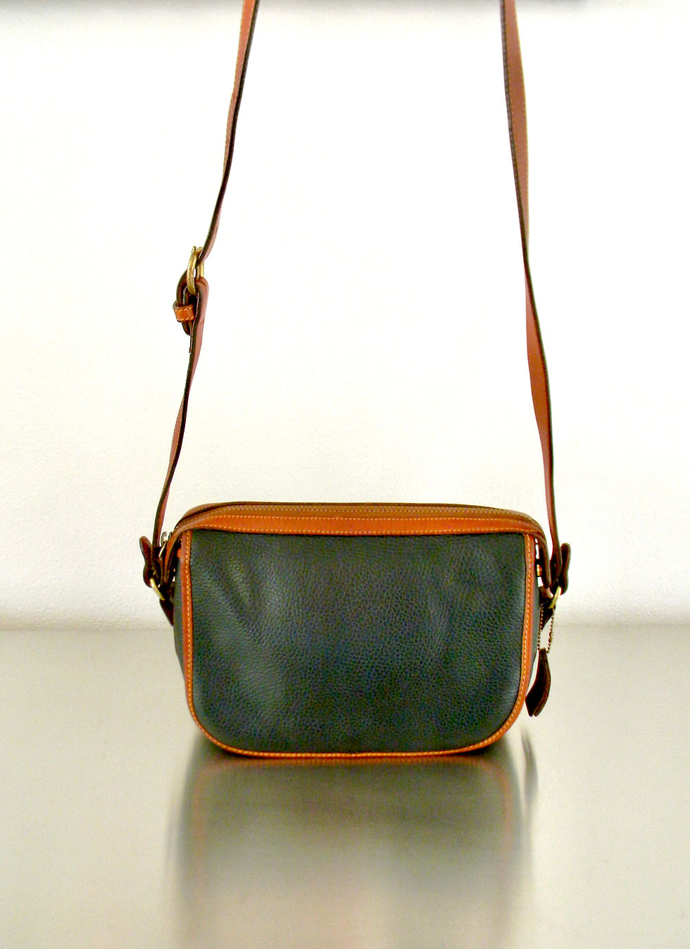 Thumbnail: Refurbished 90s Vintage Coach Navy and Tan Richmond Bag