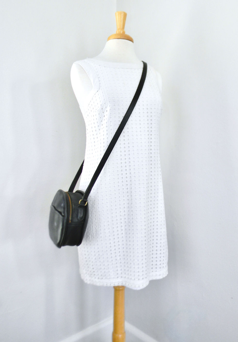 Thumbnail: Refurbished Vintage 90s Coach Black Leather Chester Bag
