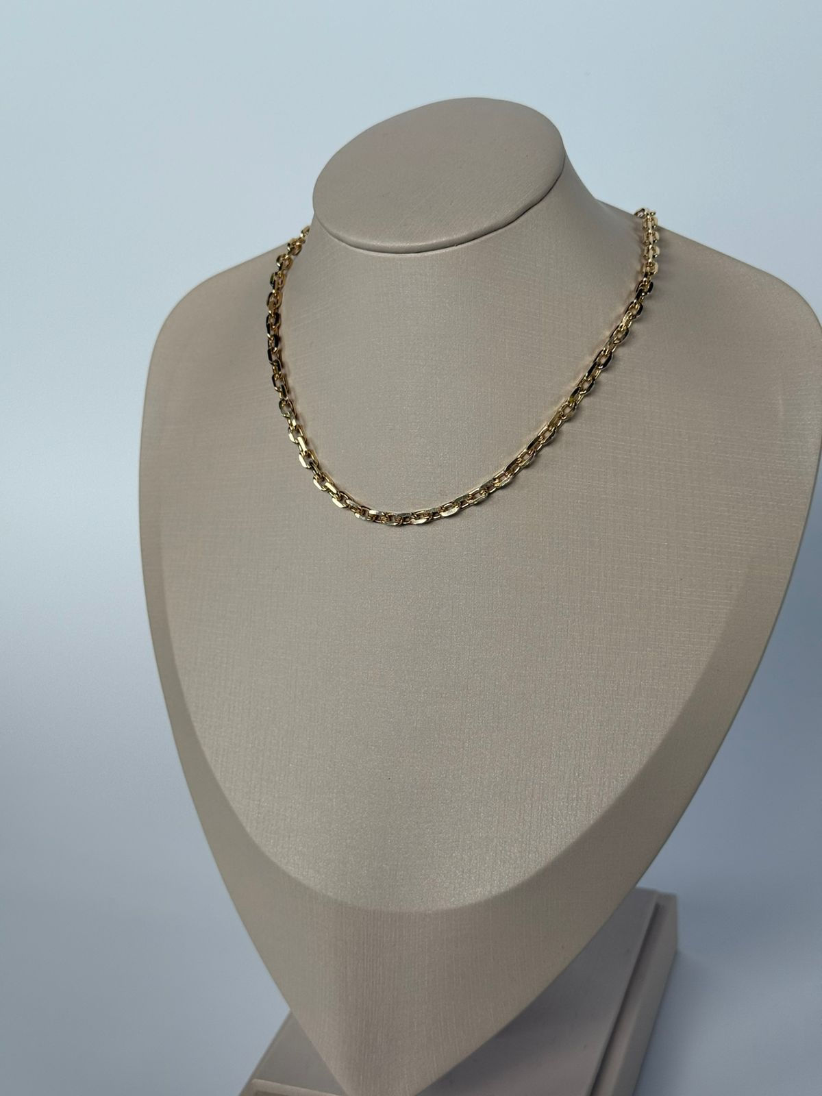 Colar correntes Cartier P dourada e prateada