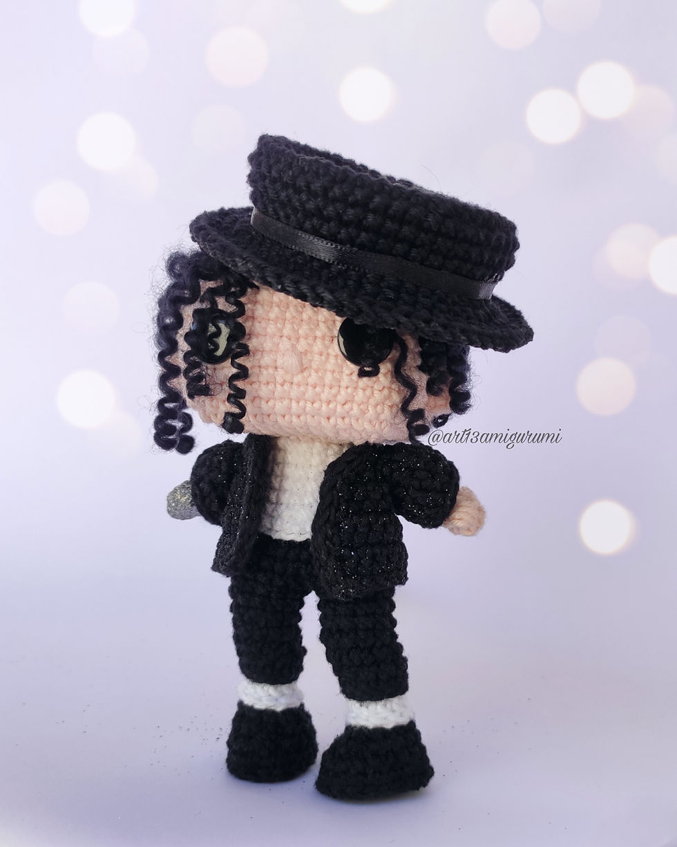 Miniatura: Michael Jackson - Receita de Amigurumi em PDF
