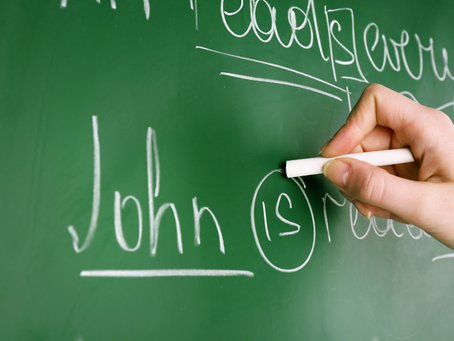 Present Progressive: To Be + Verbo + ing.