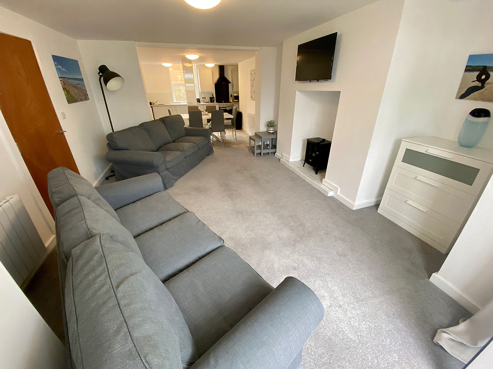 Lounge with 42" Smart TV