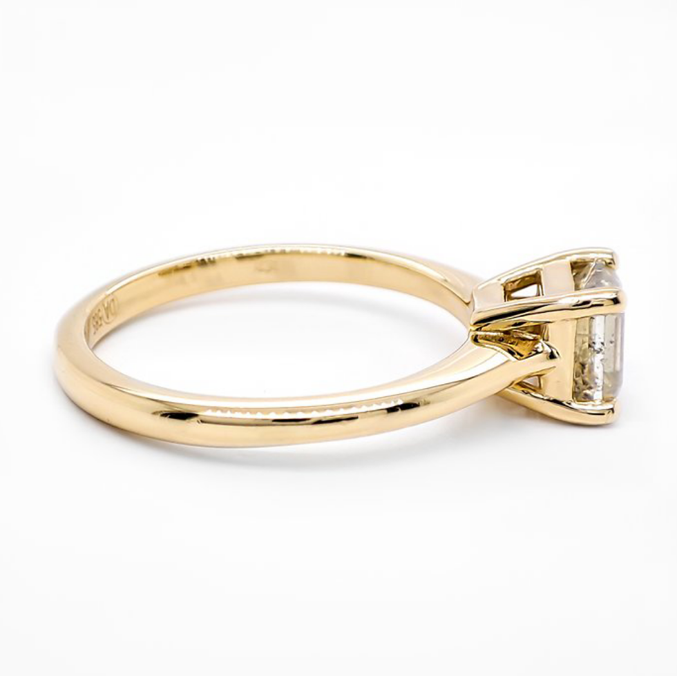 Miniatura: Sortija oro amarillo y diamante princesa verdoso natural de  1.12 cts