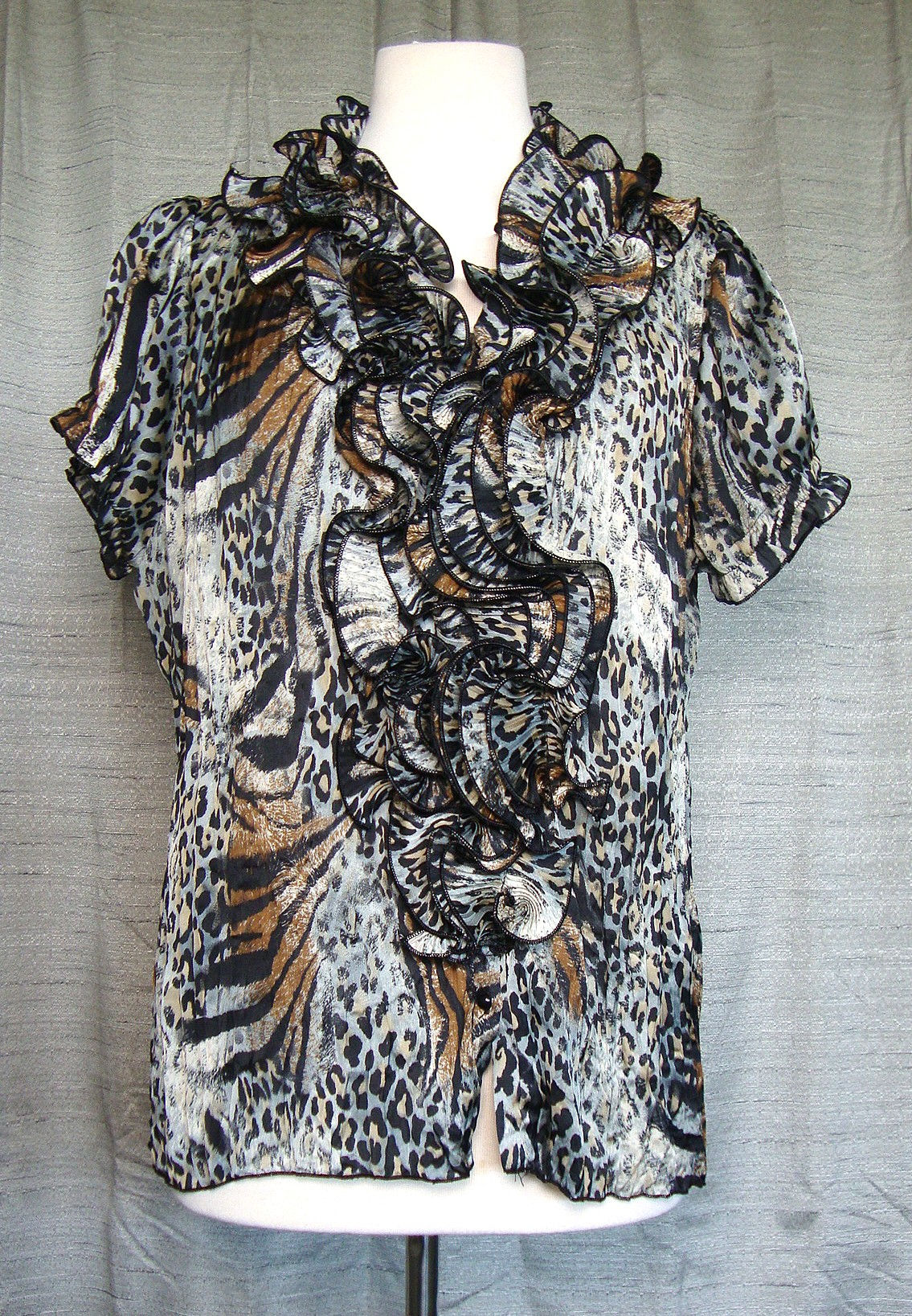 Dressbarn Women’s XL Animal Print Blouse with ruffle neck