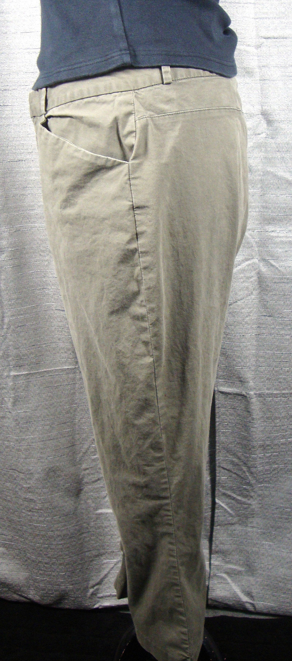 Old Navy women's stretch khaki capri pants size 14 side view