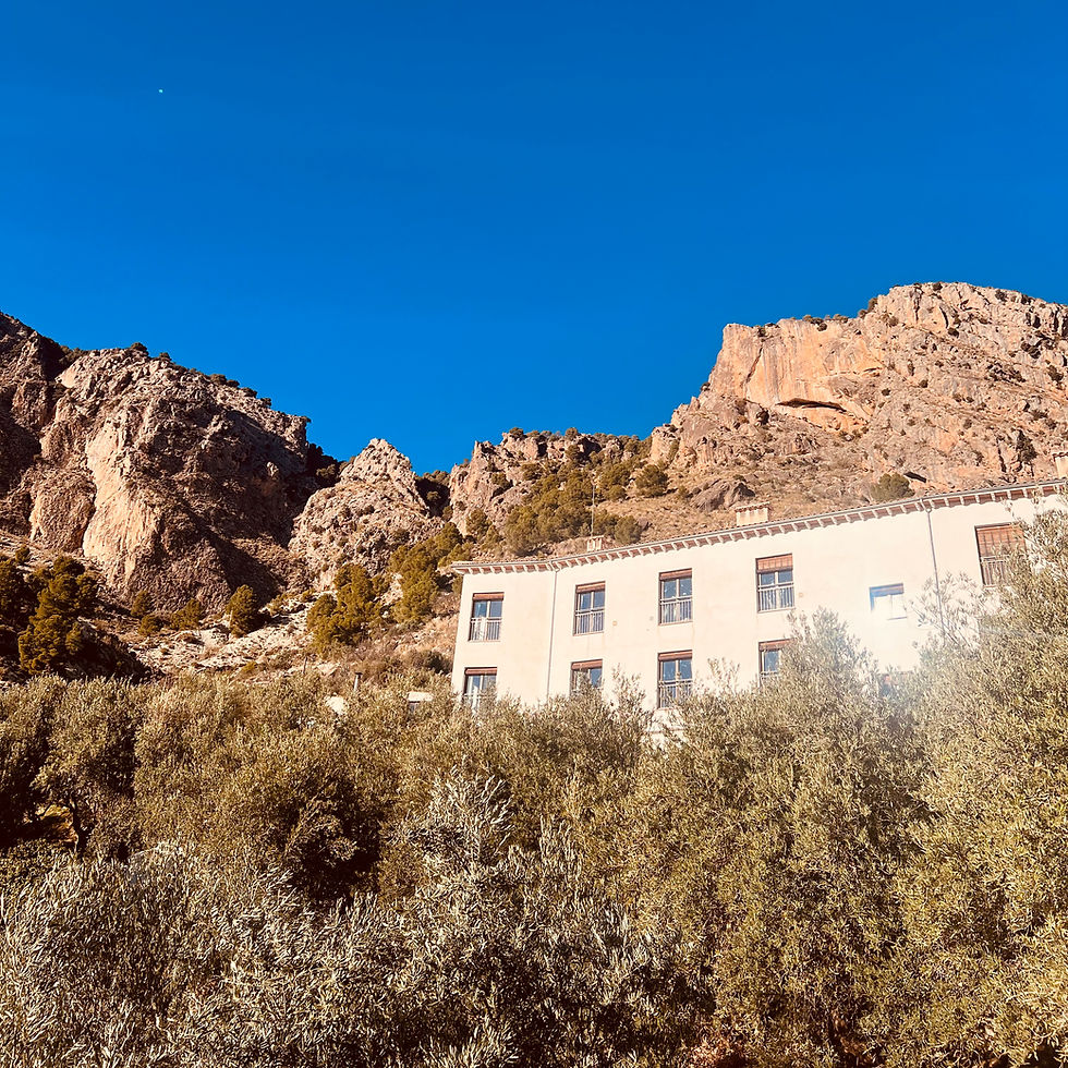 Casería 7 Fuentes con paisaje de montaña rocosa