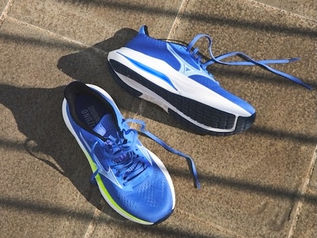 新鞋評測｜Mizuno Wave Inspire 22 開箱實測：穩定、舒適、不笨重！扁平足低足弓跑者推薦入手