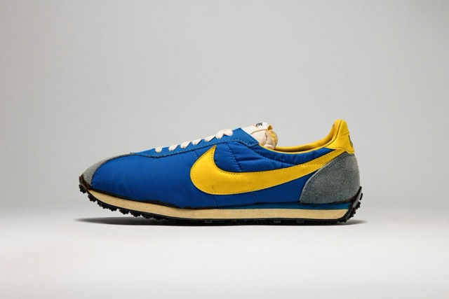 藍色鞋面搭配黃色 Nike Swoosh 標誌的造型,成為Nike早期最具代表性的造型之一。