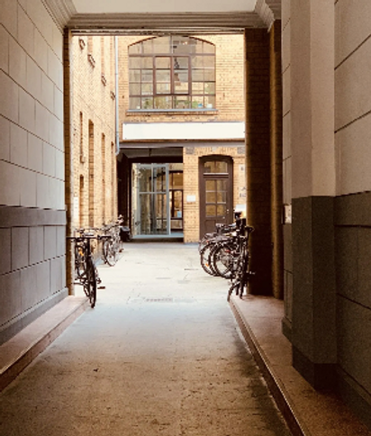 Psychotherapie Praxisschild Winter&Spoo Kölner Innenstadt Hinterhof