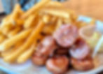 SCHARFE KÄSEKRAINER & FRIES COMBO